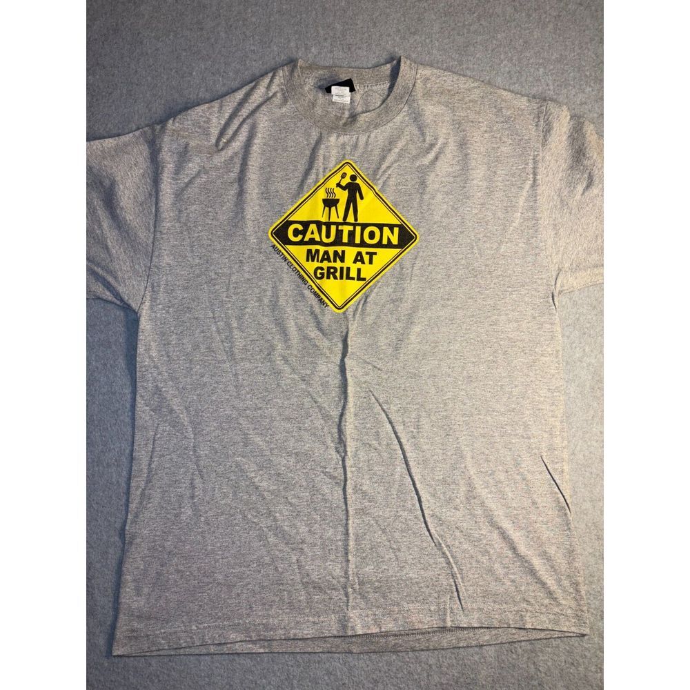 Men's Tee Shirt Size XL Gray Cotton Caution Man At Grill Short Sleeve Crew Neck